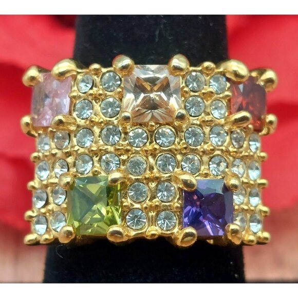 NWOT Gold Tone Colorful Crystal Covered Cocktail Fashion Ring Size 8 - Picture 5 of 8